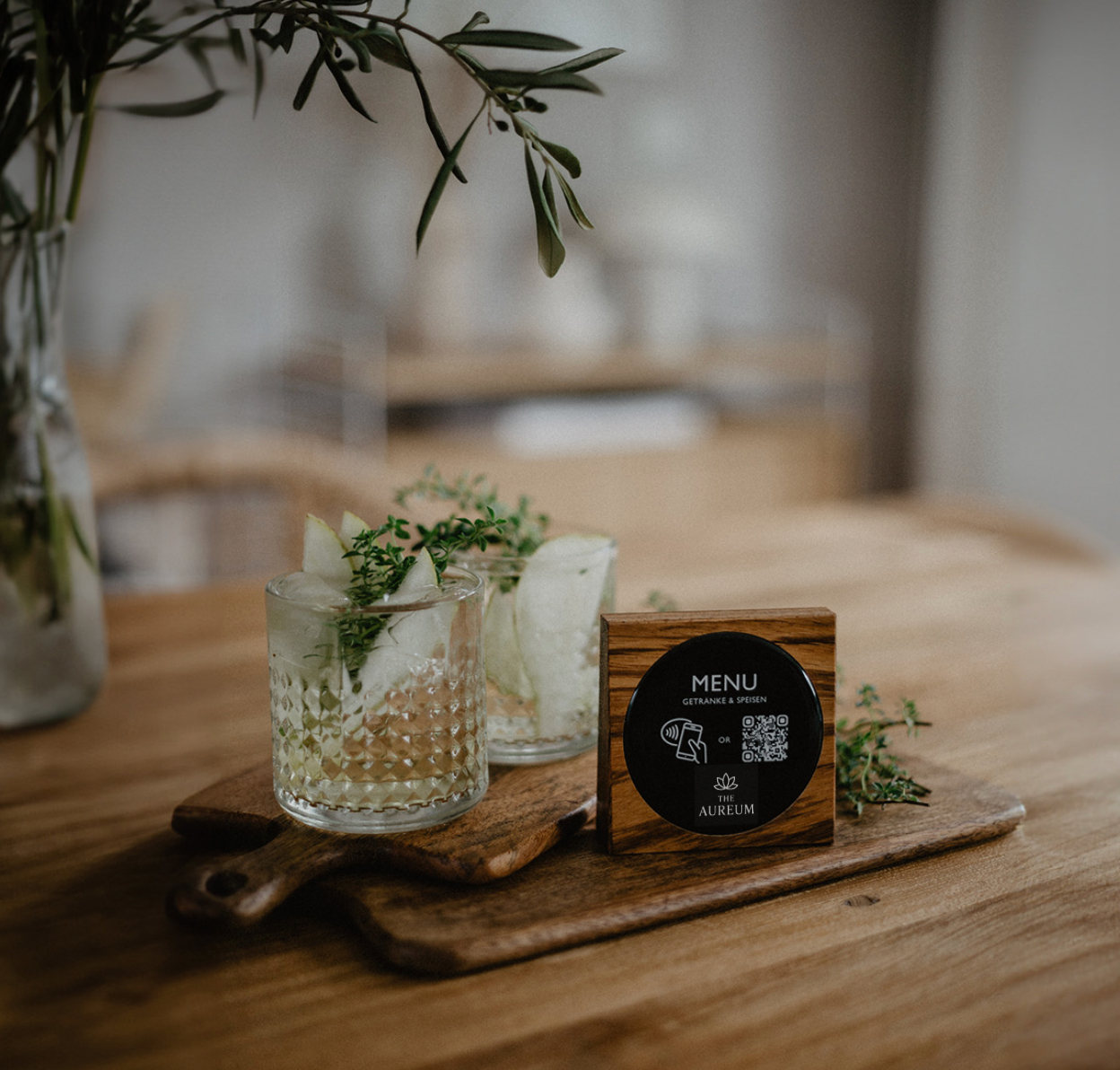 Premium QR-Code Tischaufsteller aus Holz