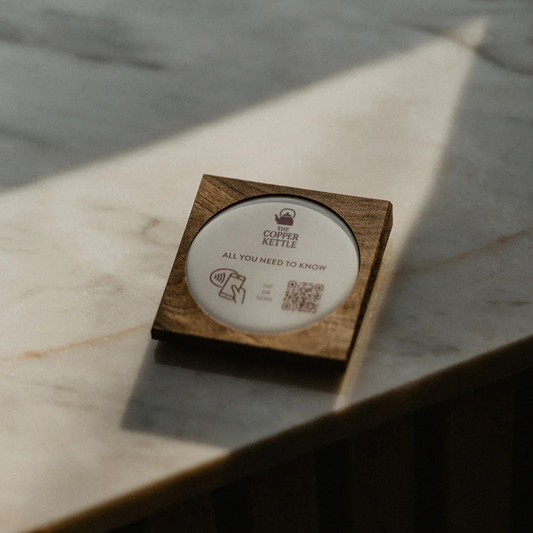 QR-Code Tischaufleger aus Holz (schräg)