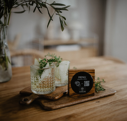 Premium QR-Code Tischaufsteller aus Holz